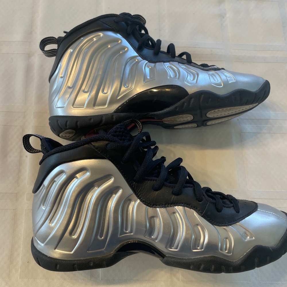 Nike Air Foamposite One Chrome Black Athletic Shoes
